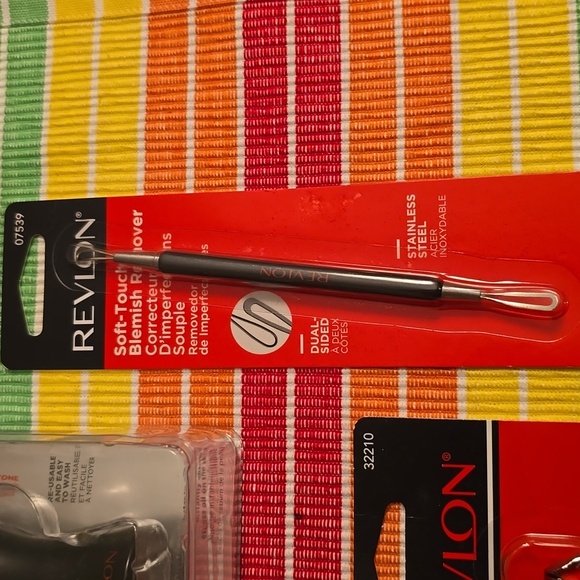 REVLON BRAND MAKEUP TOOLS BUNDLE OF 5 ITEMS - Picture 4 of 7